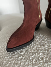 Load image into Gallery viewer, Ciocate din piele velur cu detalii aurii
